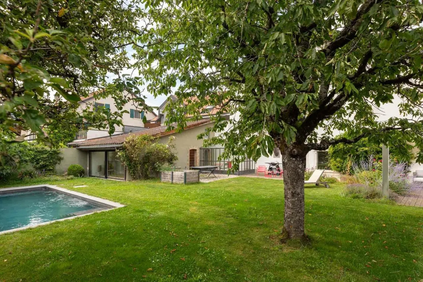 Character house with swimming pool and yield potential - Photo 7 of 13