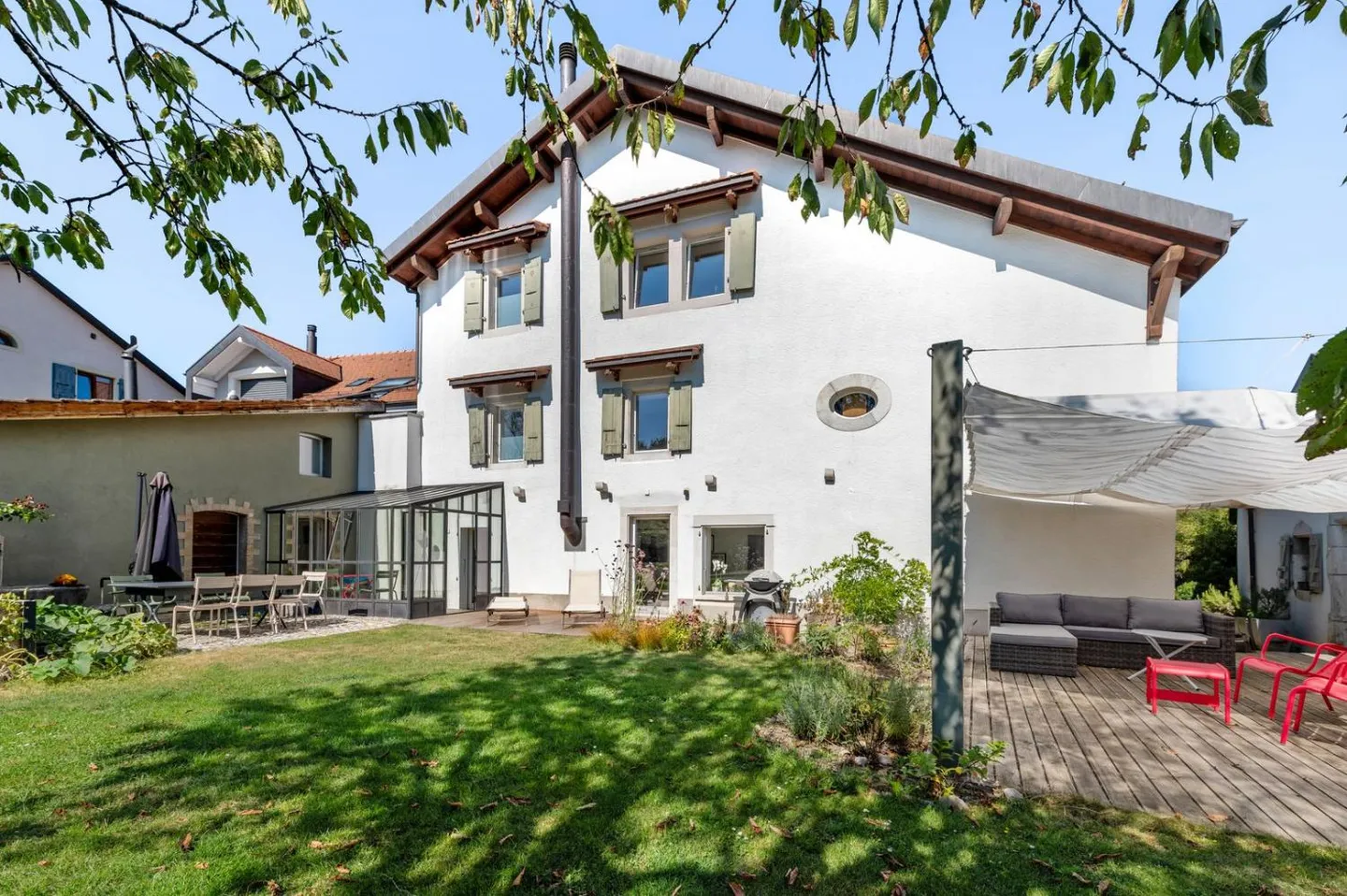 Character house with swimming pool and yield potential - Photo 2 of 13