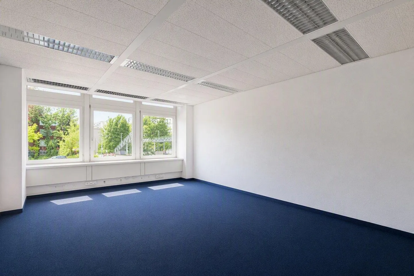 Espace de bureau avec potentiel : adaptable et bien desservi - Photo 4 sur 7