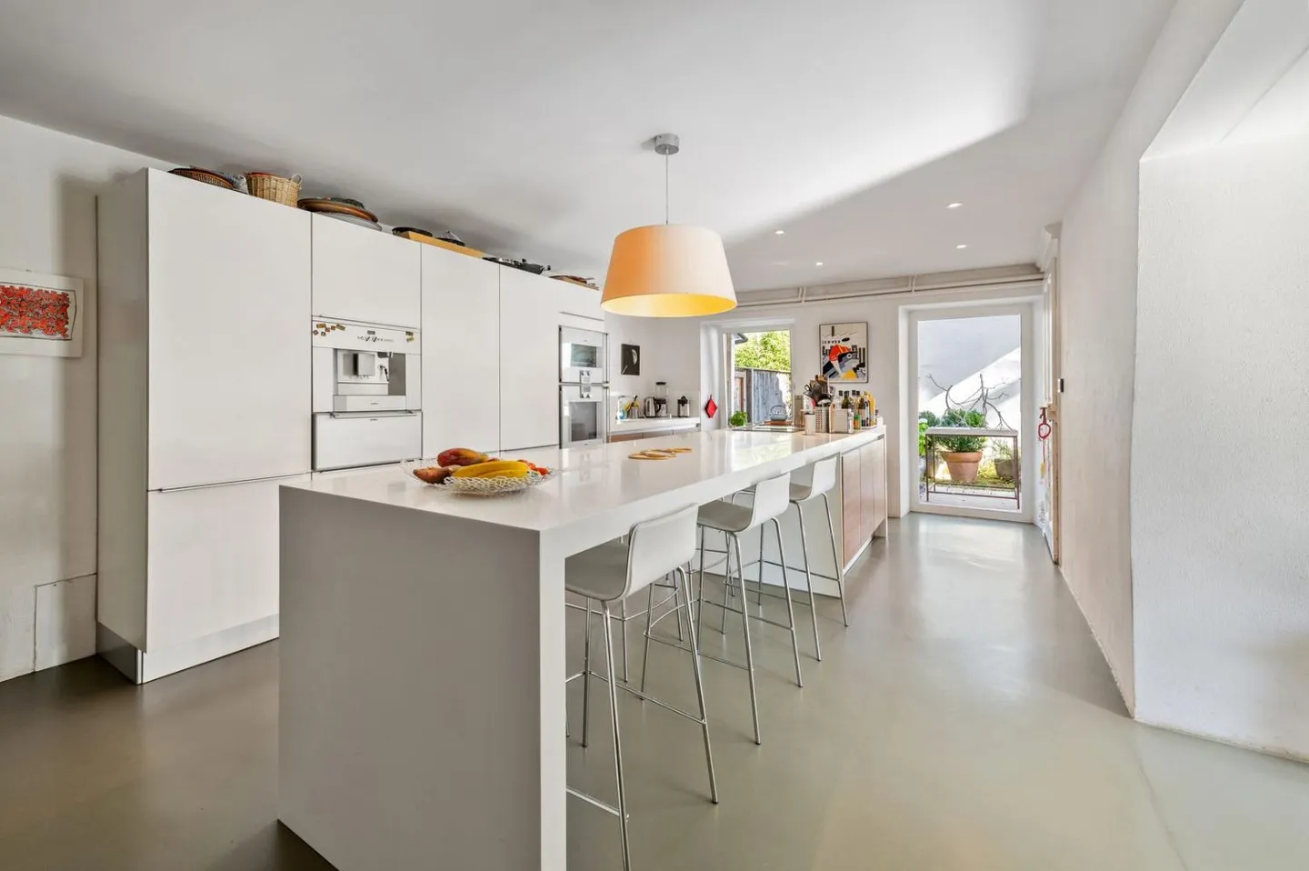 Character house with swimming pool and yield potential - Photo 9 of 13