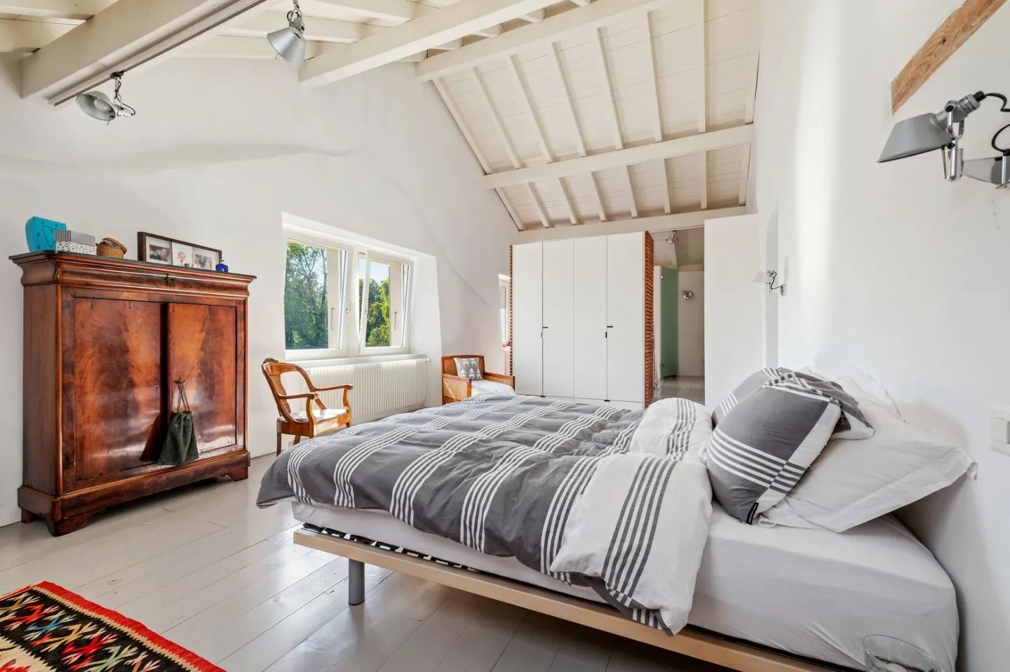 Character house with swimming pool and yield potential - Photo 12 of 13