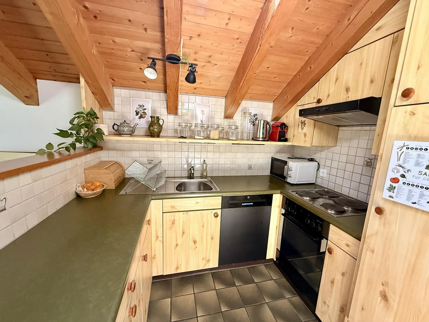 Appartement sous les combles à sous-louer - Photo 3 sur 5