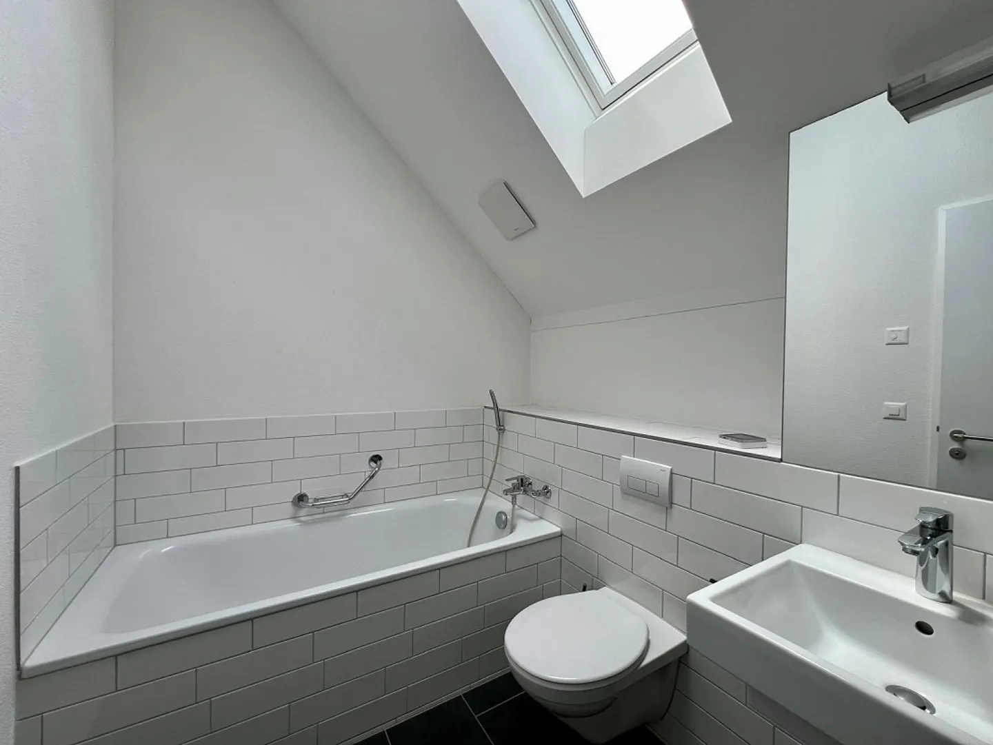 Appartement moderne de 3,5 pièces dans un endroit calme - Photo 10 sur 11