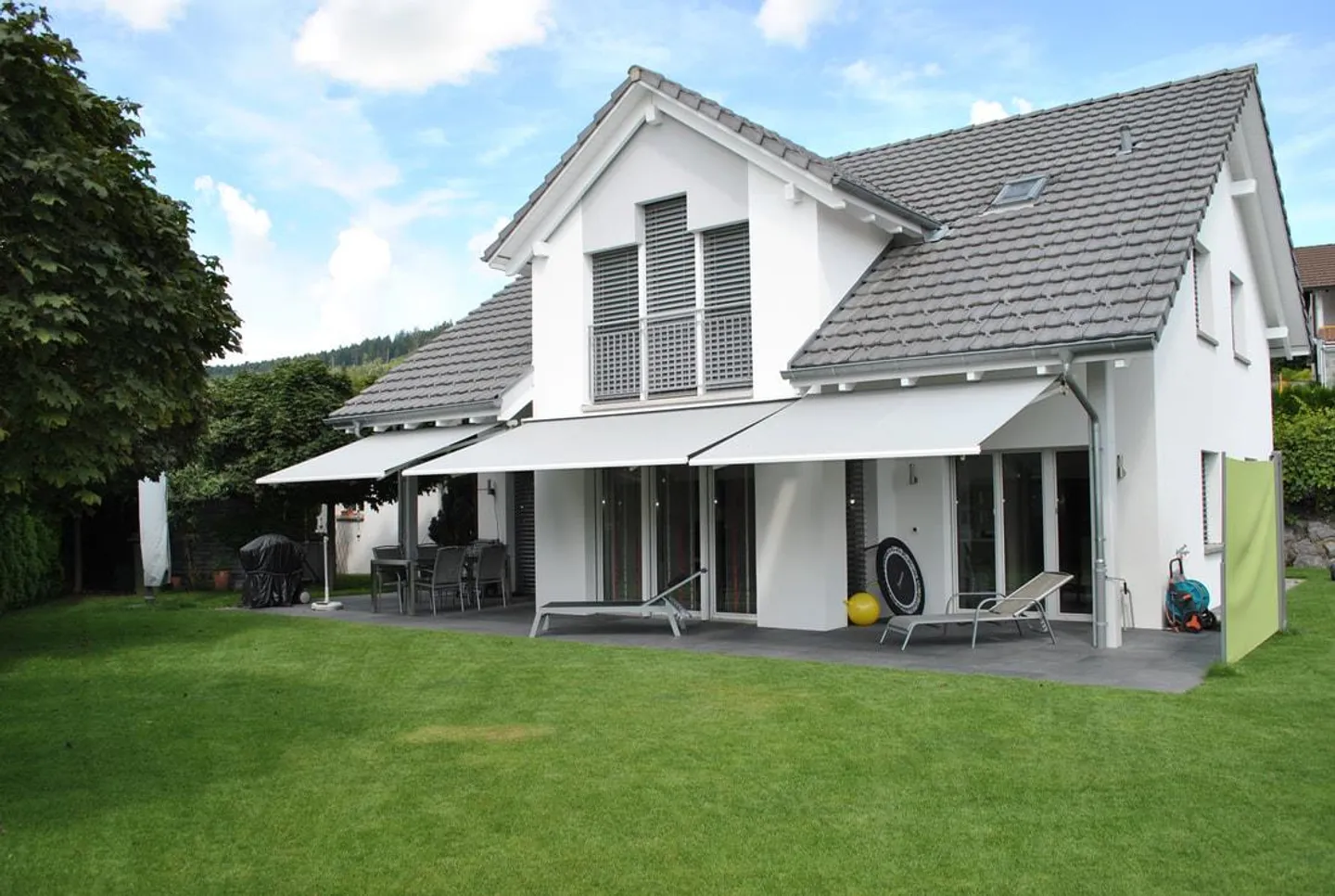 Spacious, modern single-family home in a quiet location in Züberwangen - Photo 1 of 19