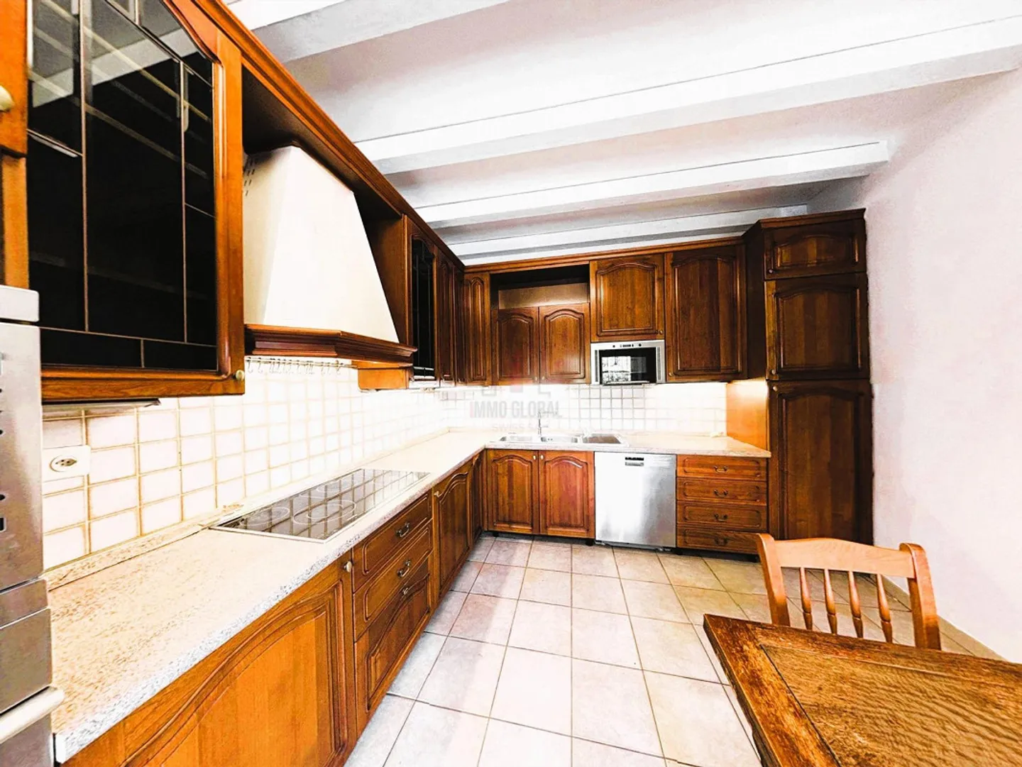 Maison Charmante avec Jardin et Vue Partielle sur le Lac - Photo 6 sur 13