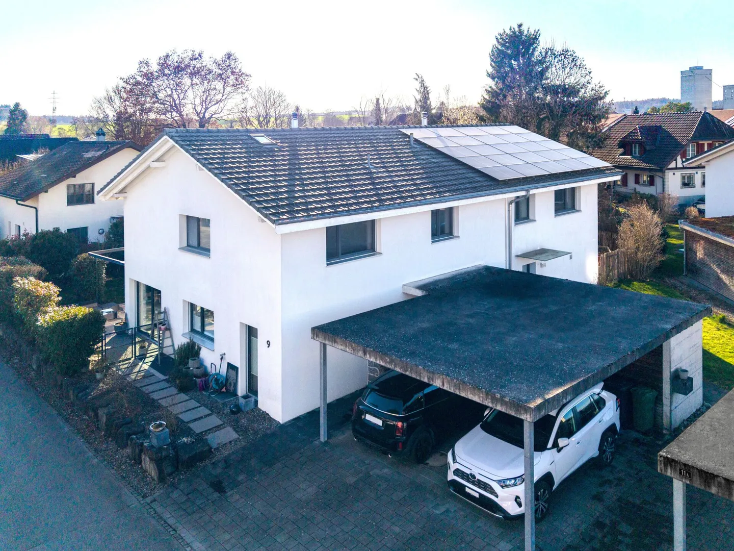 Modern 5.5-room semi-detached house with carport - Photo 1 of 22