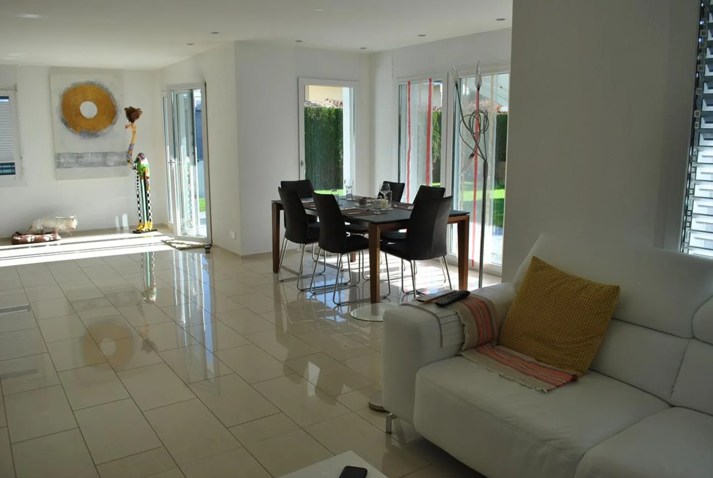 Spacious, modern single-family home in a quiet location in Züberwangen - Photo 4 of 19