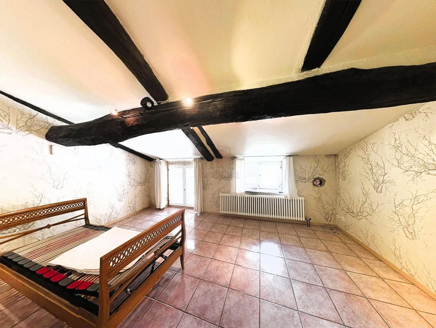 Maison Charmante avec Jardin et Vue Partielle sur le Lac - Photo 10 sur 13