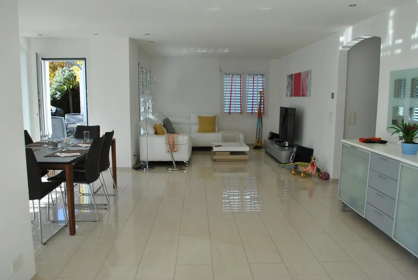 Spacious, modern single-family home in a quiet location in Züberwangen - Photo 5 of 19