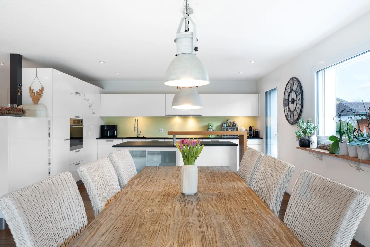 Modern 5.5-room semi-detached house with carport - Photo 2 of 22