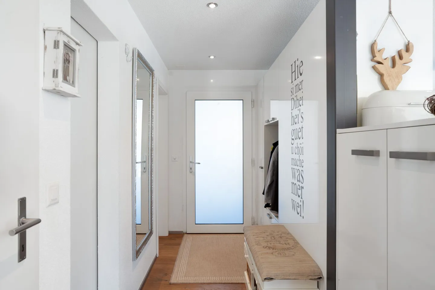 Modern 5.5-room semi-detached house with carport - Photo 3 of 22