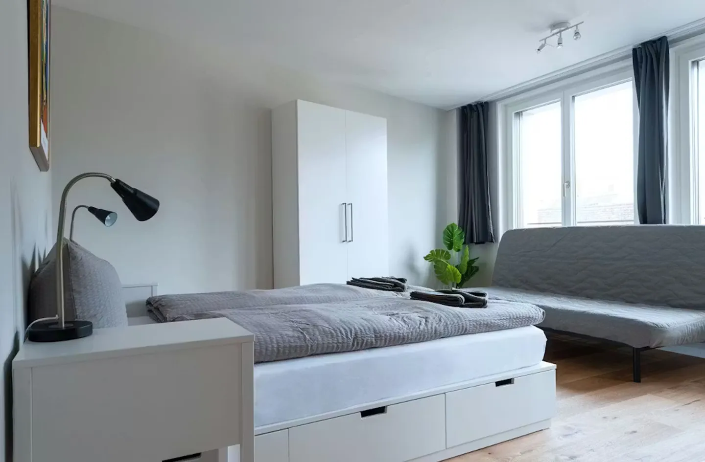 Charming Apartment in Basel - Photo 8 of 9