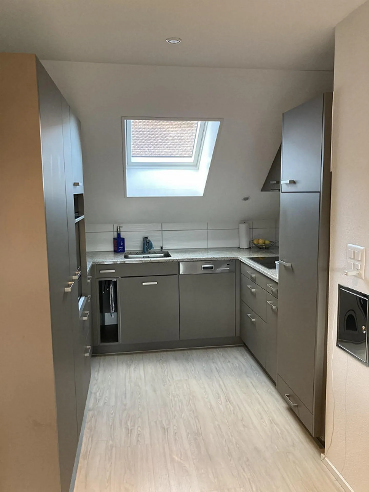 Ampio appartamento attico di 2½ locali - Foto 6 di 6