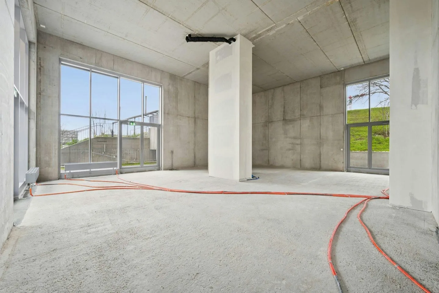 Space for visionary usage concepts - approx. 146 m² at Muttenz train station - Photo 3 of 9