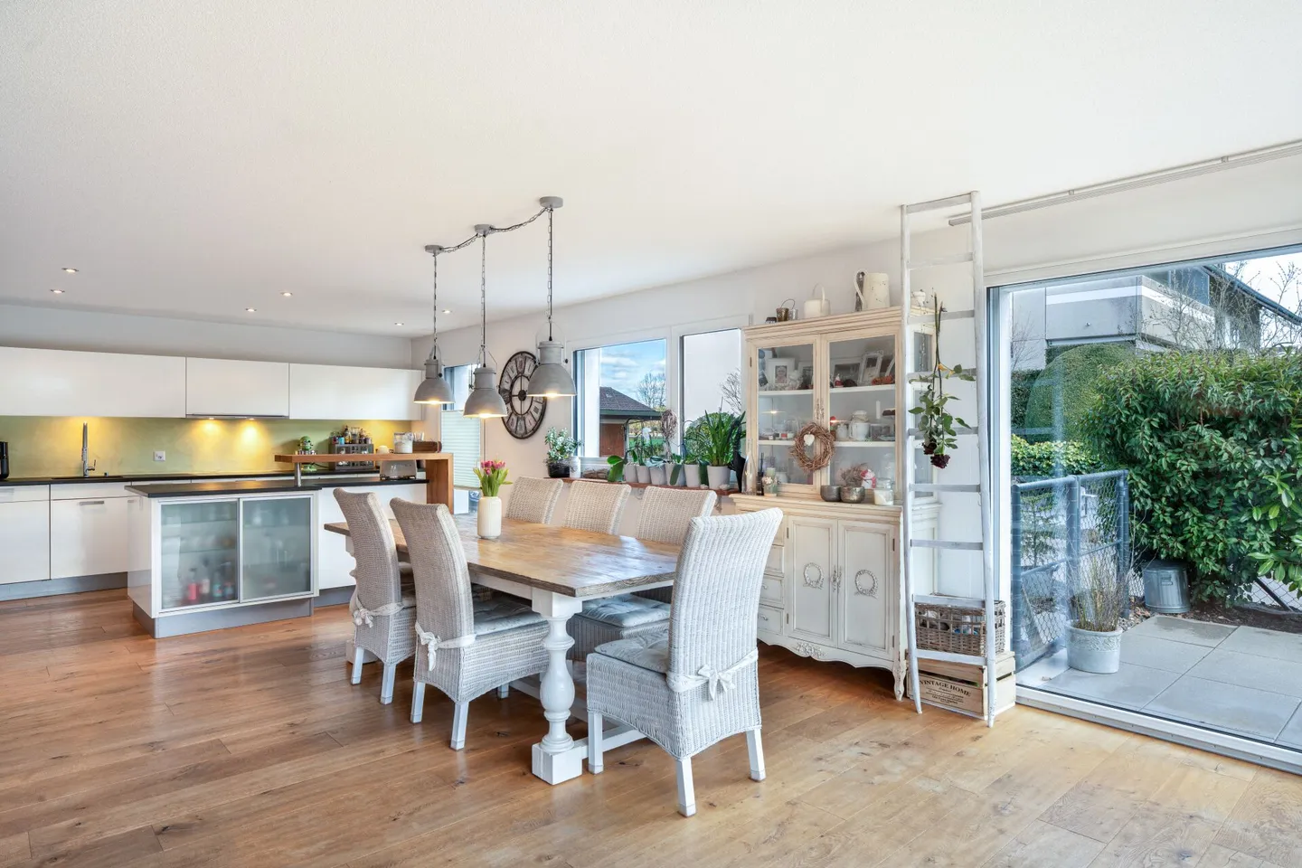 Modern 5.5-room semi-detached house with carport - Photo 7 of 22