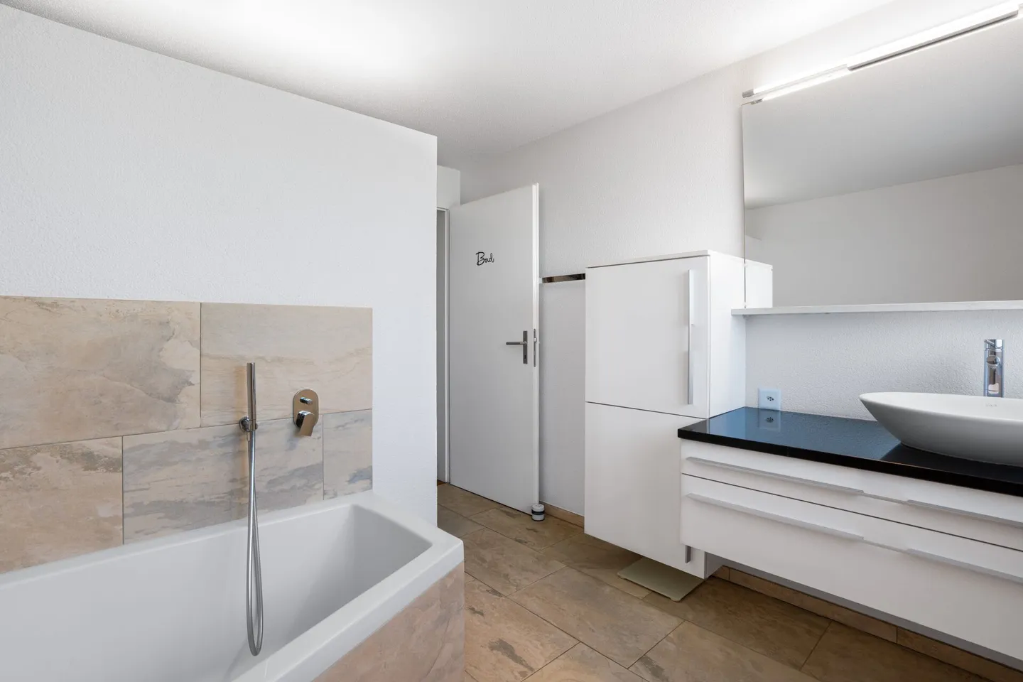 Modern 5.5-room semi-detached house with carport - Photo 14 of 22