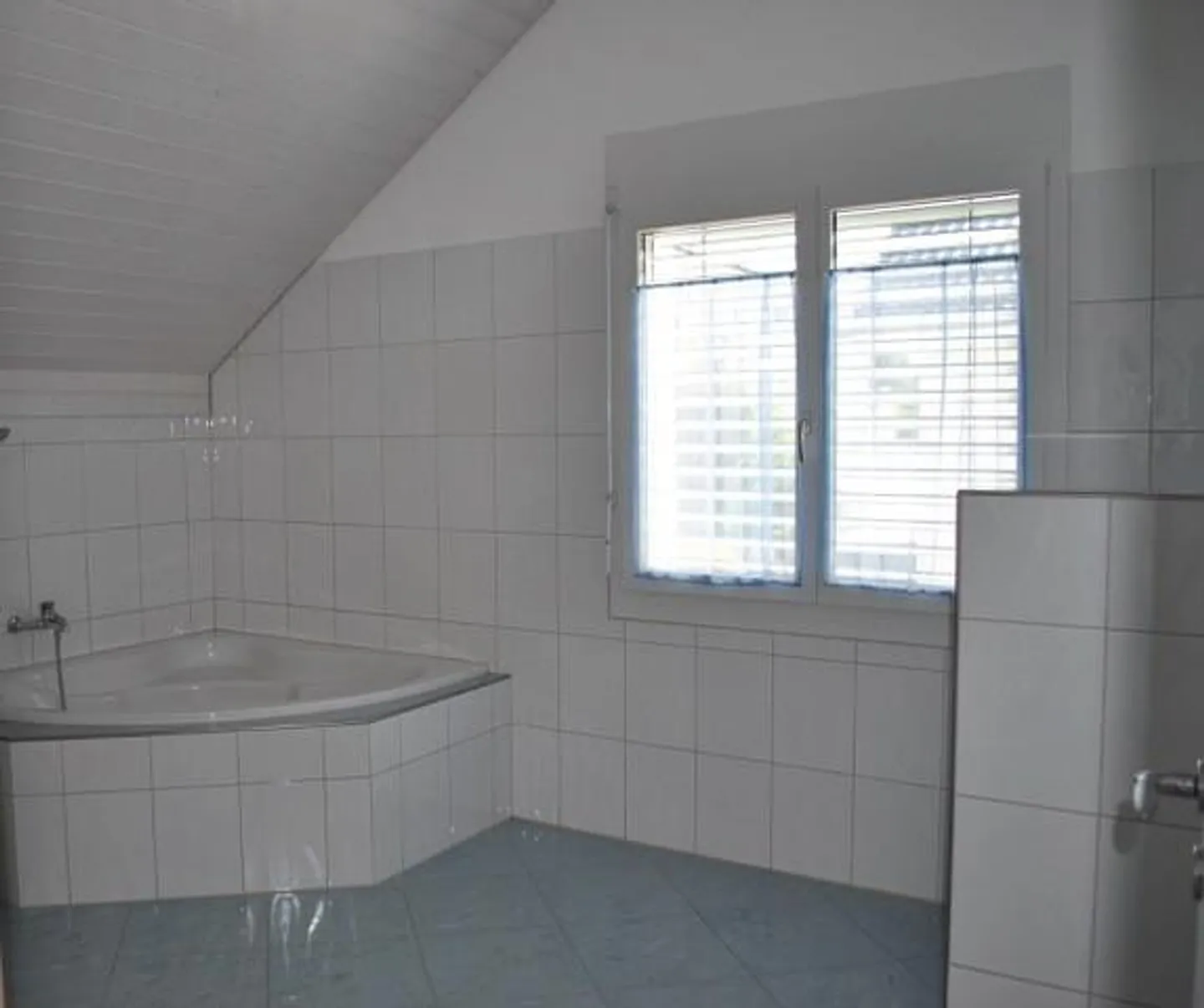 Spacious, modern single-family home in a quiet location in Züberwangen - Photo 12 of 19