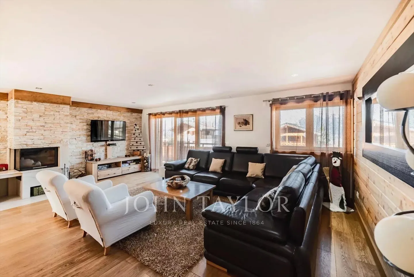 Chalet of Superlatives in Haute-Nendaz, with Jacuzzi and independent apartment - Photo 2 of 12