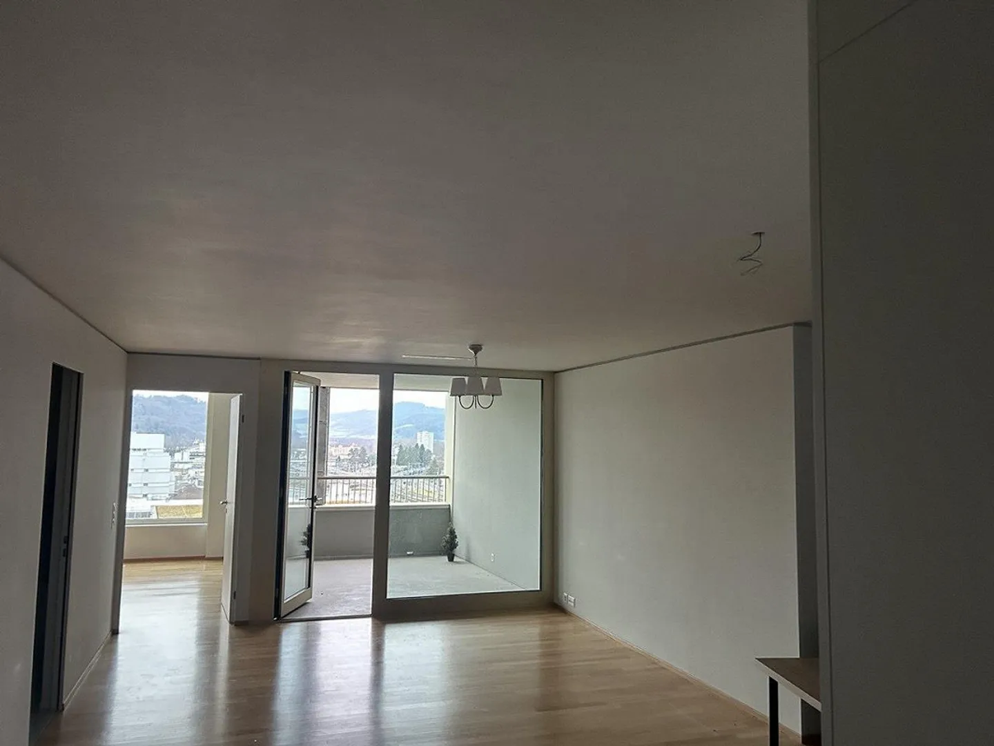 Appartamento moderno 2.5 nella Torre Centurion 5210 Windisch con vista panoramica - Foto 1 di 7