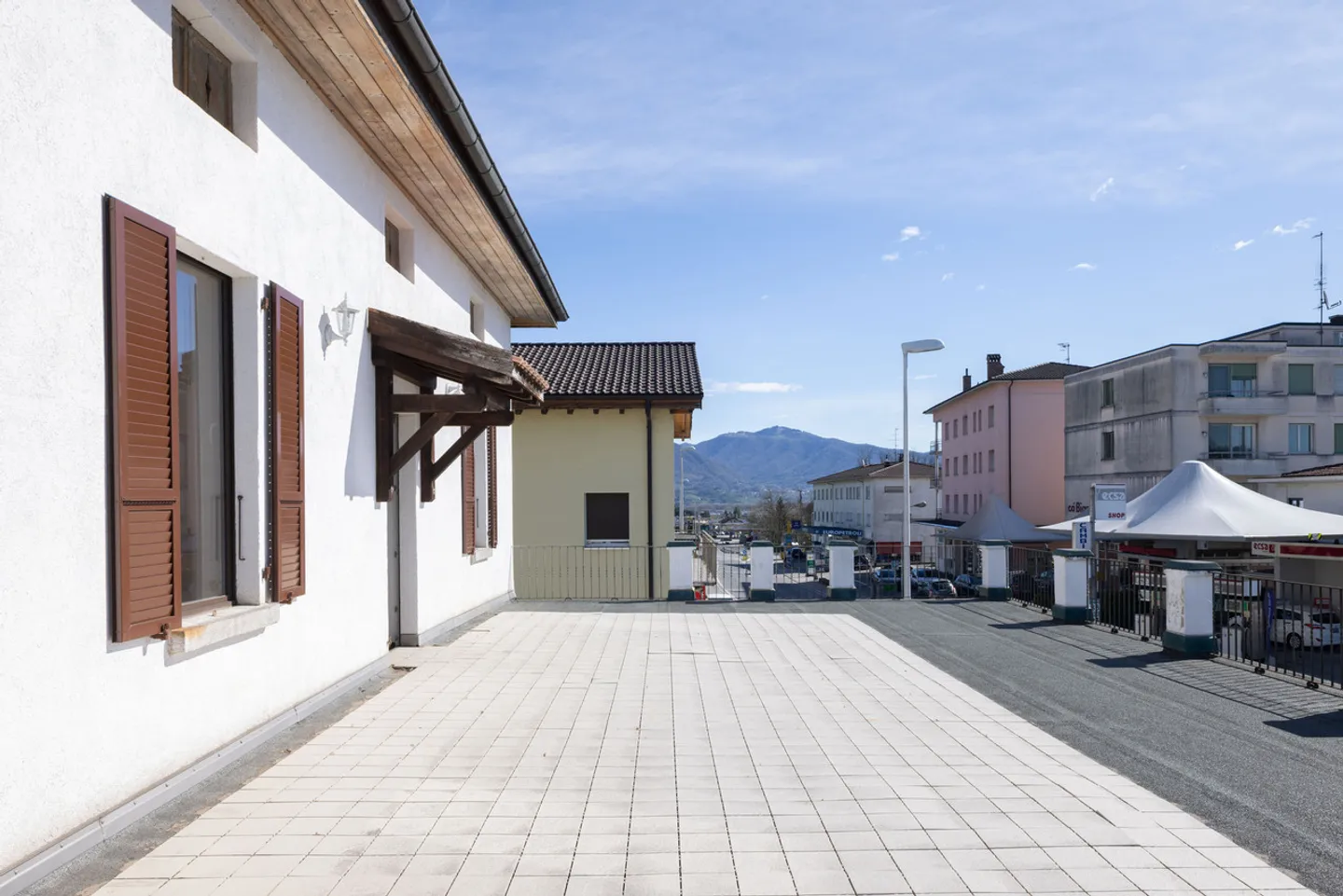 Appartamento spazioso con terrazza - Foto 4 di 12