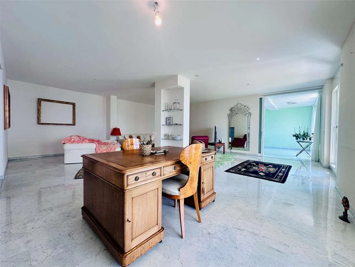 Luxury Duplex with Lake View - Photo 6 of 13