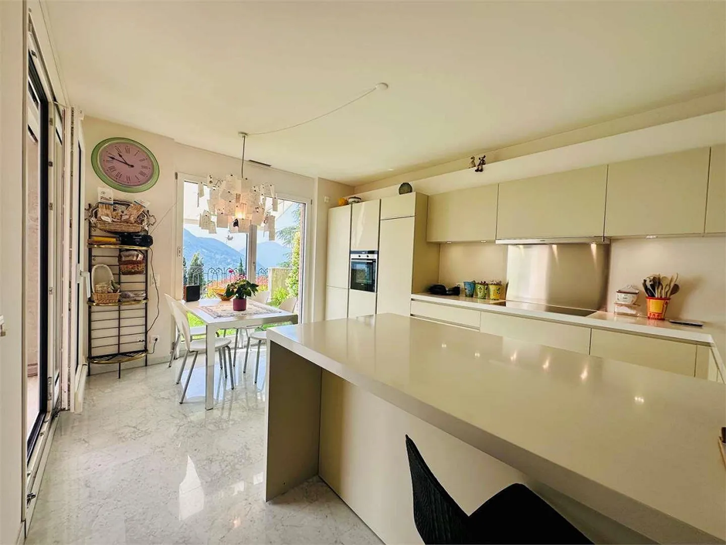 Luxury Duplex with Lake View - Photo 8 of 13