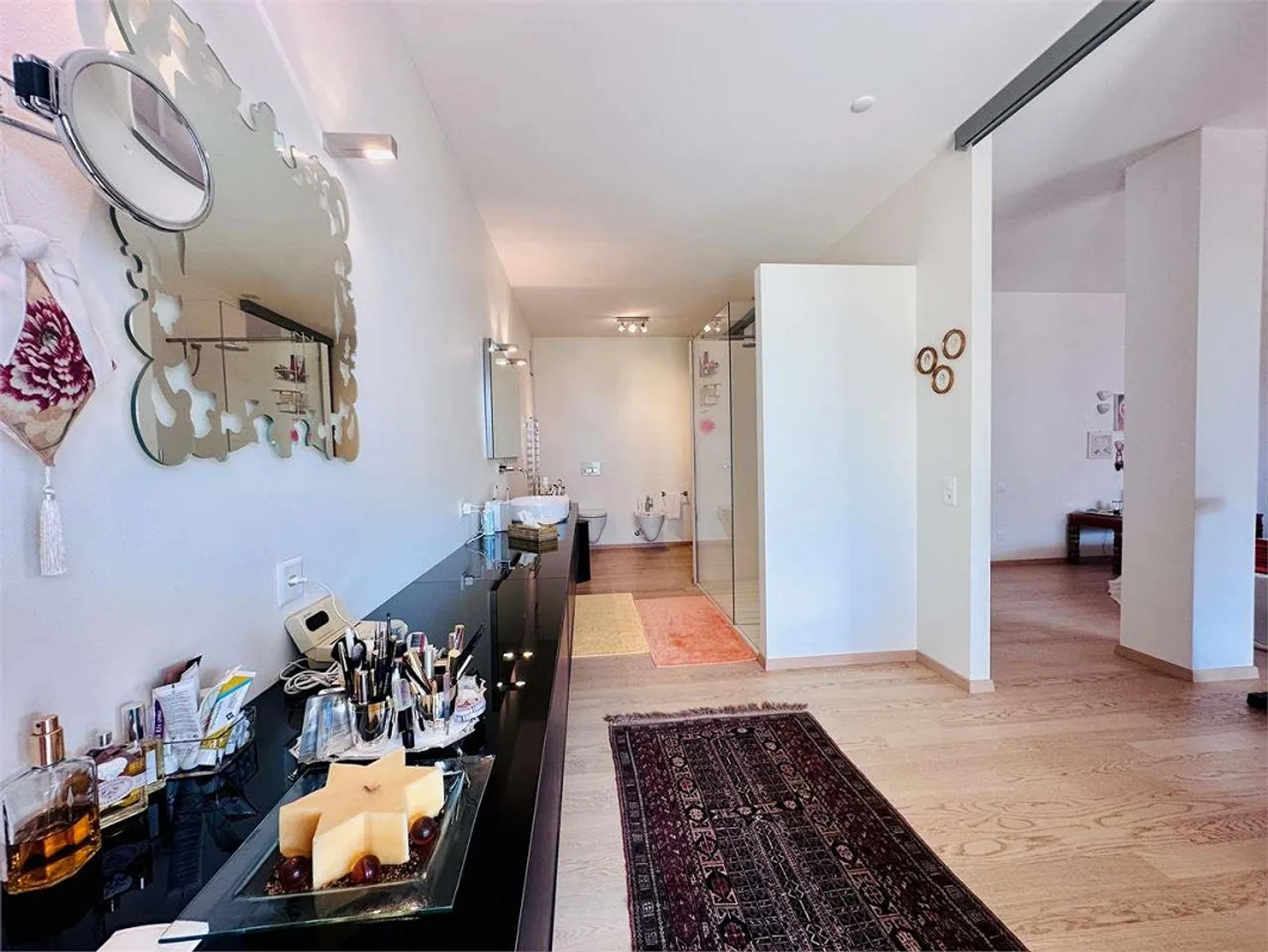 Luxury Duplex with Lake View - Photo 11 of 13