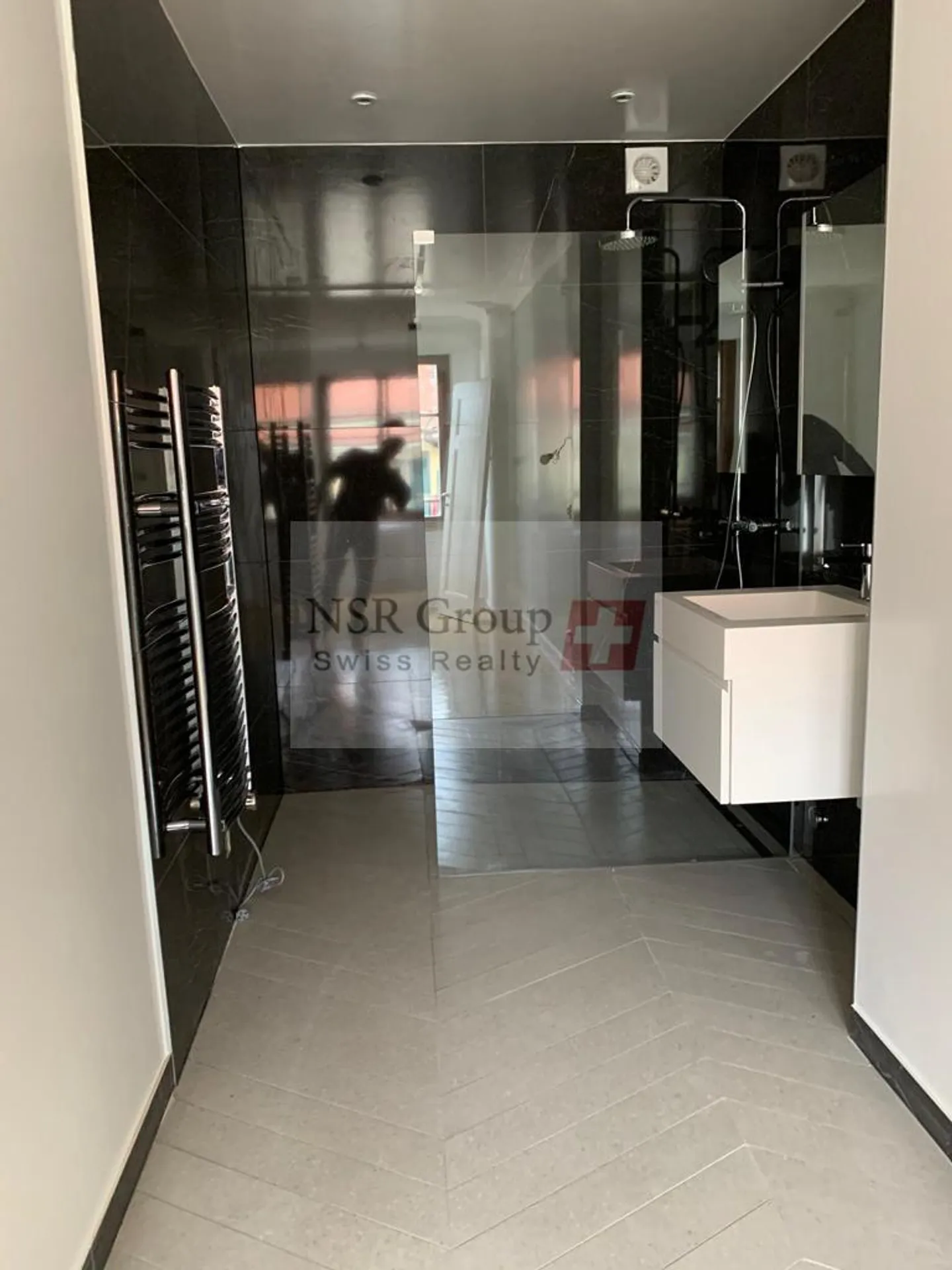 Exclusitivé - Lot de 2 appartements rénovés avec balcons - Photo 5 sur 5