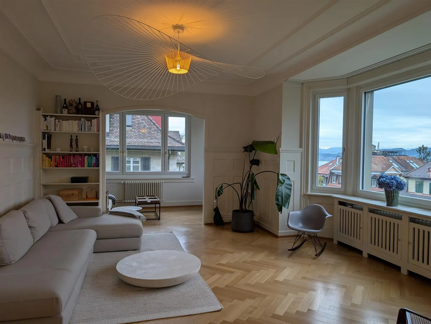Historisches Juwel mit 4,5 Zimmern, atemberaubendem Blick, eleganter Küche und Bädern - Foto 2 von 8