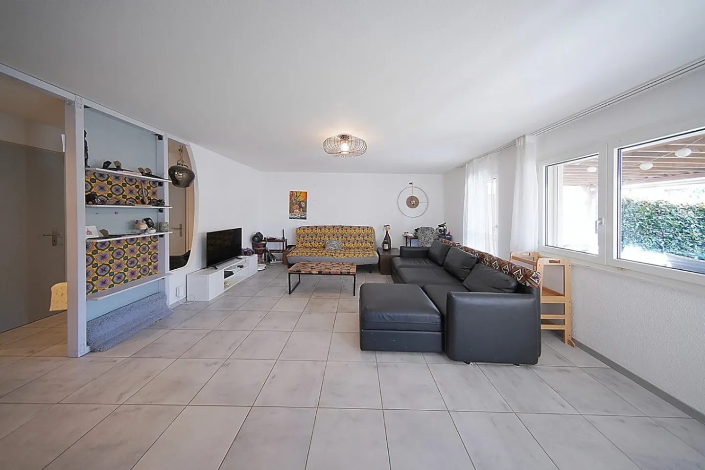 Spacieux appartement avec jardin - Photo 2 sur 13