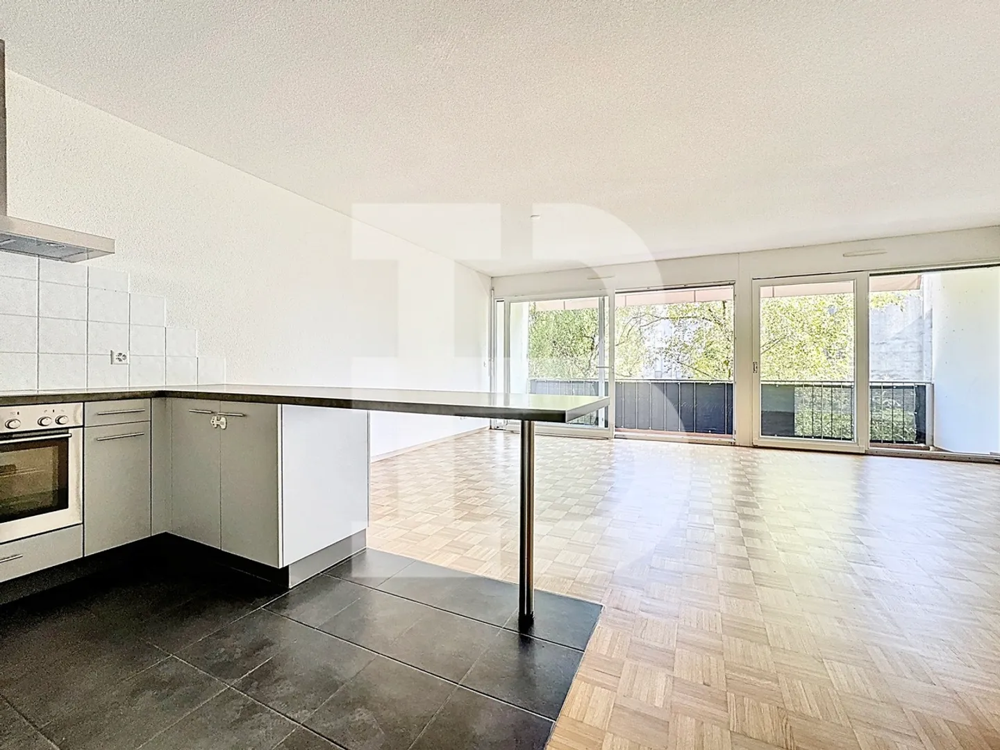 Schönes 4.5-Zimmer-Apartment in ruhiger Lage und nahe bei den Annehmlichkeiten - Foto 2 von 6