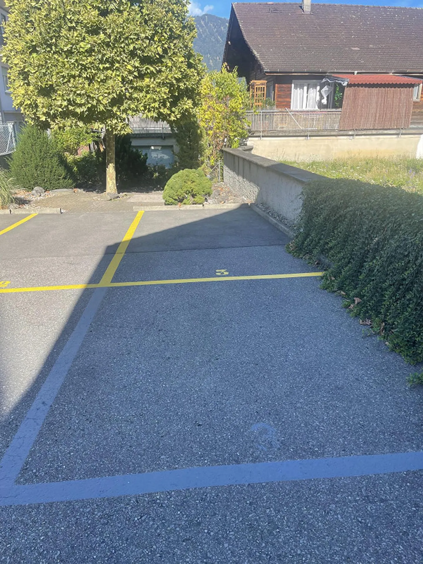 Posti auto nel centro del villaggio in affitto - Foto 2 di 2