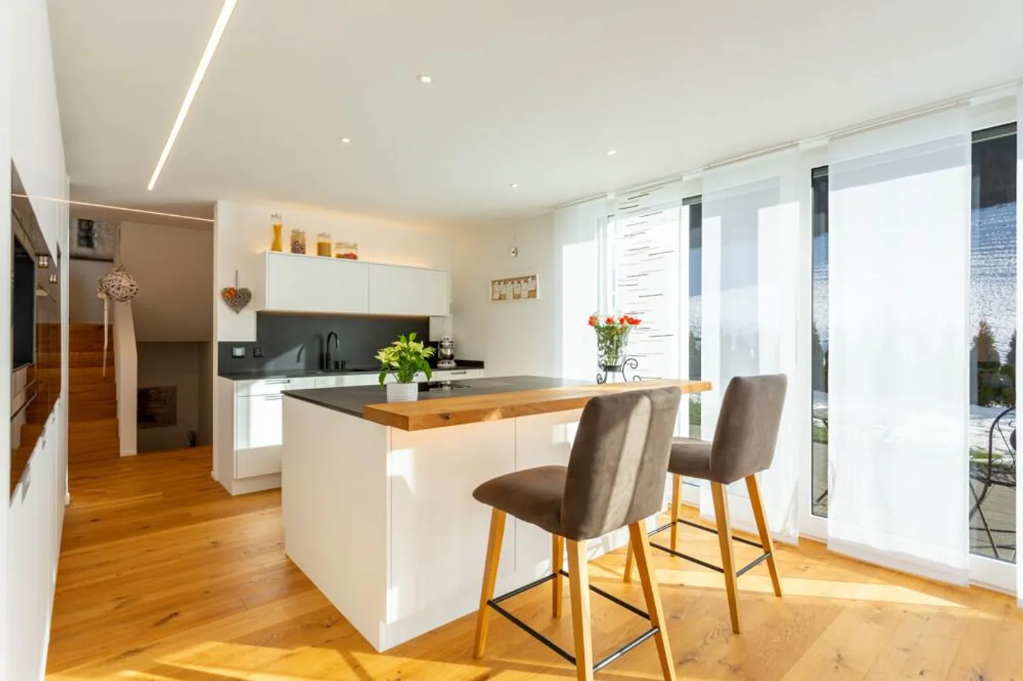 Exclusive Living with State-of-the-Art Technology - Photo 8 of 11