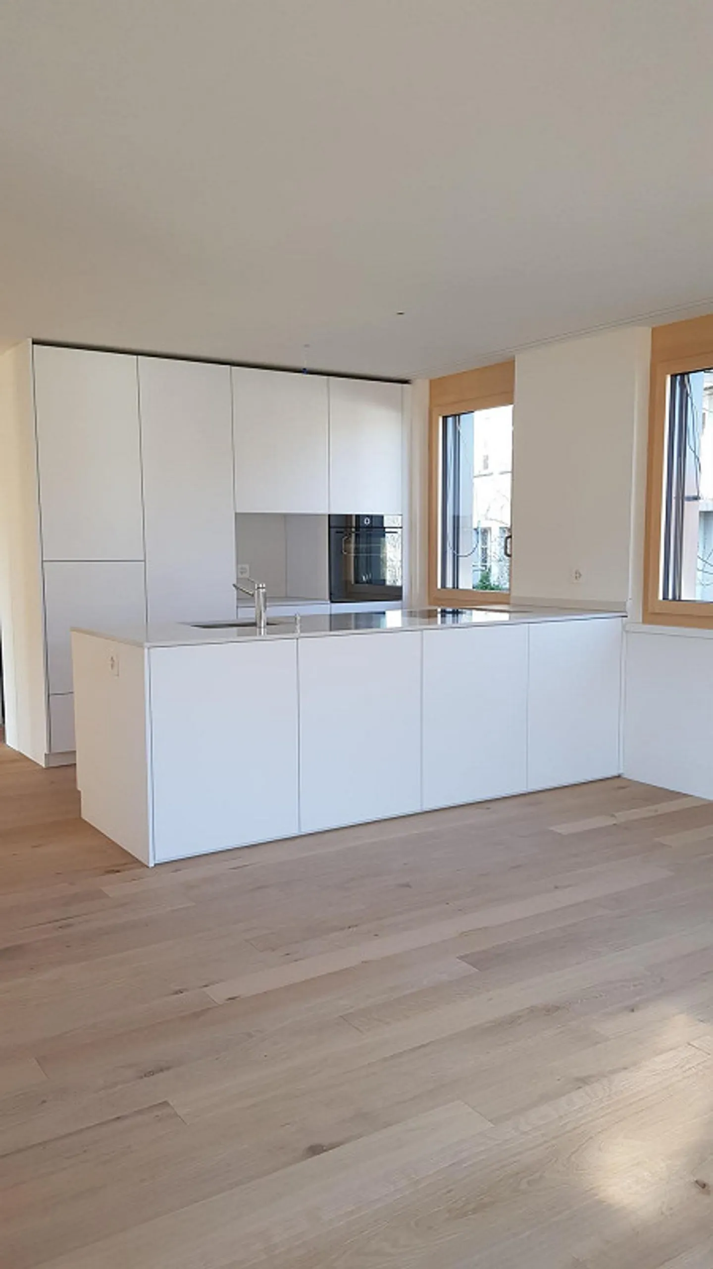 Moderne 4.5-Zimmer-Wohnung mit Balkonen - Foto 1 von 10
