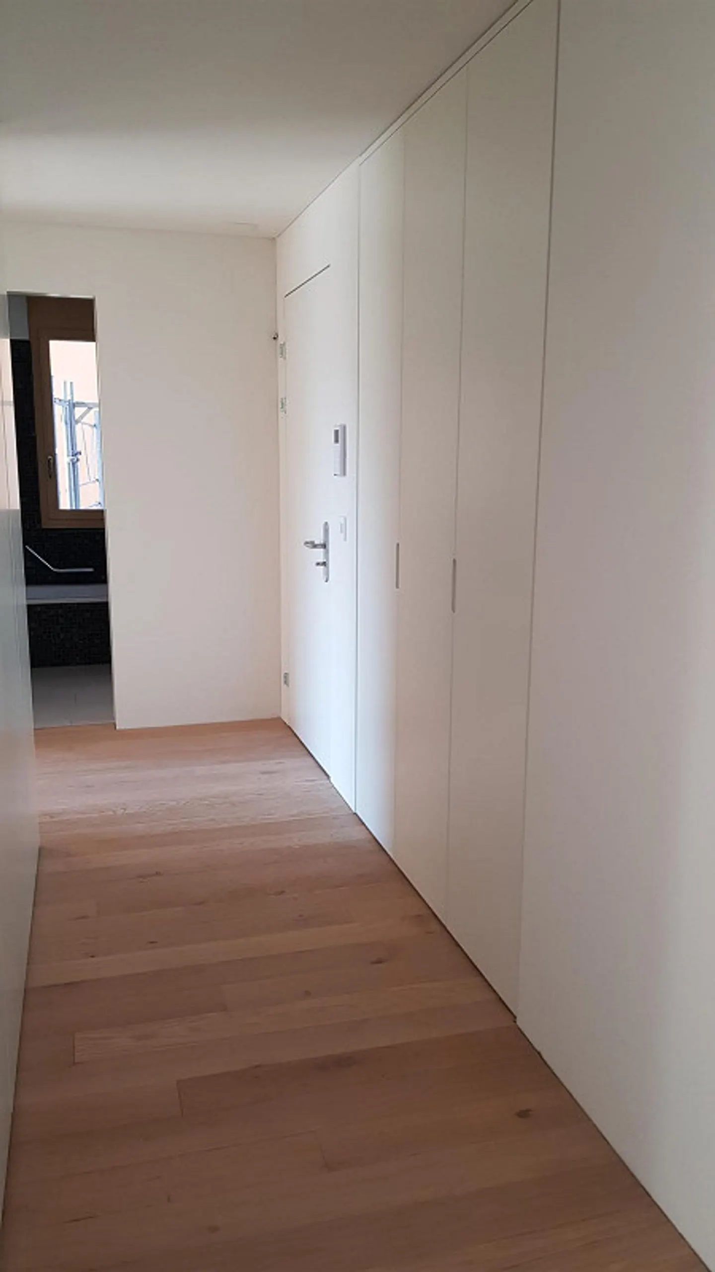 Moderne 4.5-Zimmer-Wohnung mit Balkonen - Foto 4 von 10