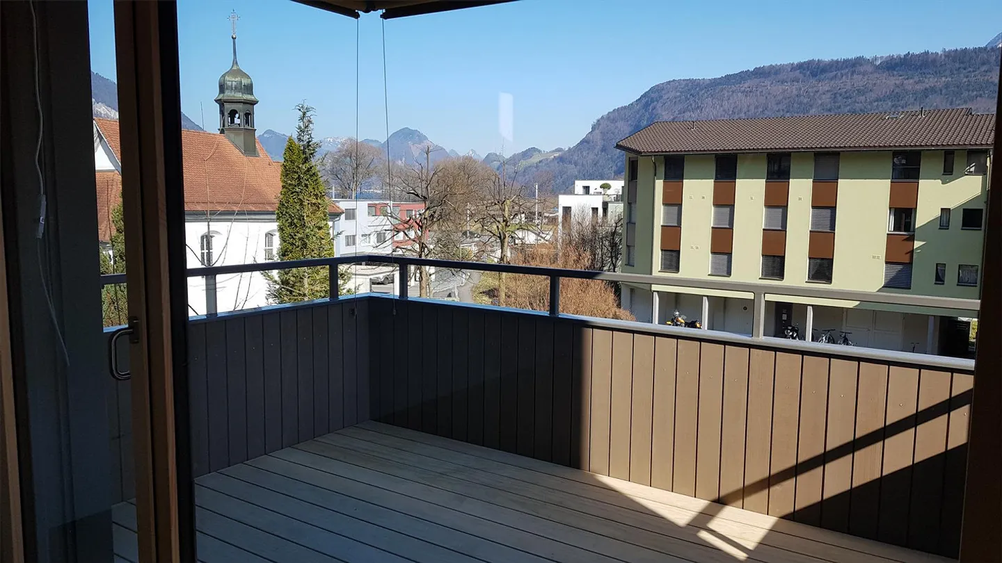 Moderne 4.5-Zimmer-Wohnung mit Balkonen - Foto 3 von 10