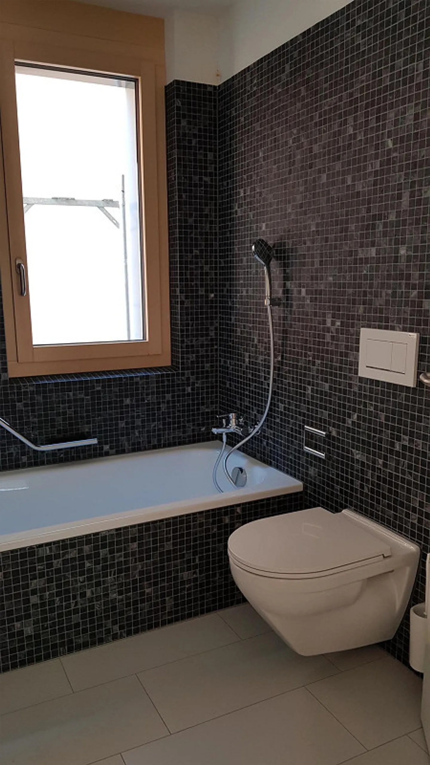 Moderne 4.5-Zimmer-Wohnung mit Balkonen - Foto 8 von 10