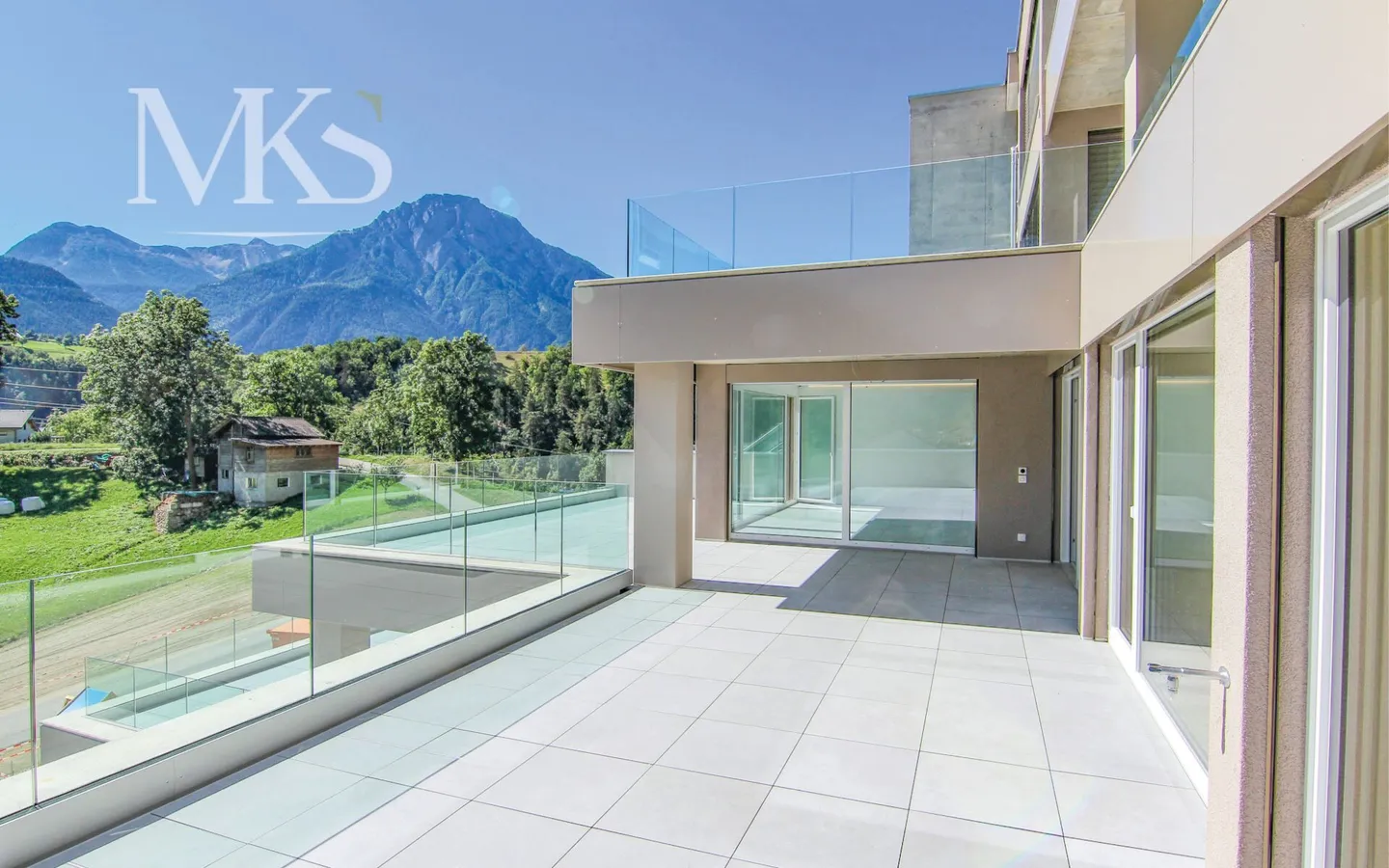 Soleil, paix et espace pour vivre - maison de rêve de 4,5 pièces sur 178 m² - Photo 2 sur 17