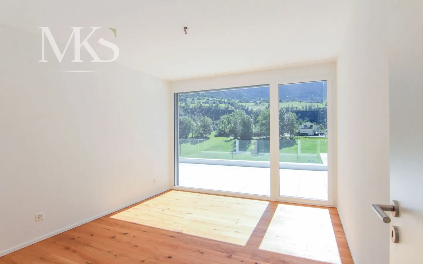 Soleil, paix et espace pour vivre - maison de rêve de 4,5 pièces sur 178 m² - Photo 5 sur 17