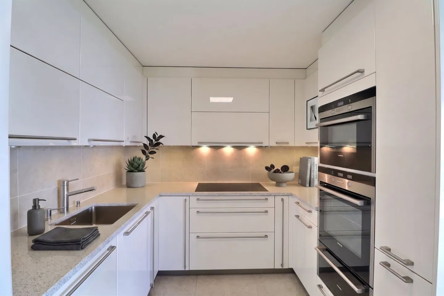 5.5 ROOM APARTMENT WITH A GRAND VIEW AND IN VERY GOOD CONDITION - Photo 8 of 13