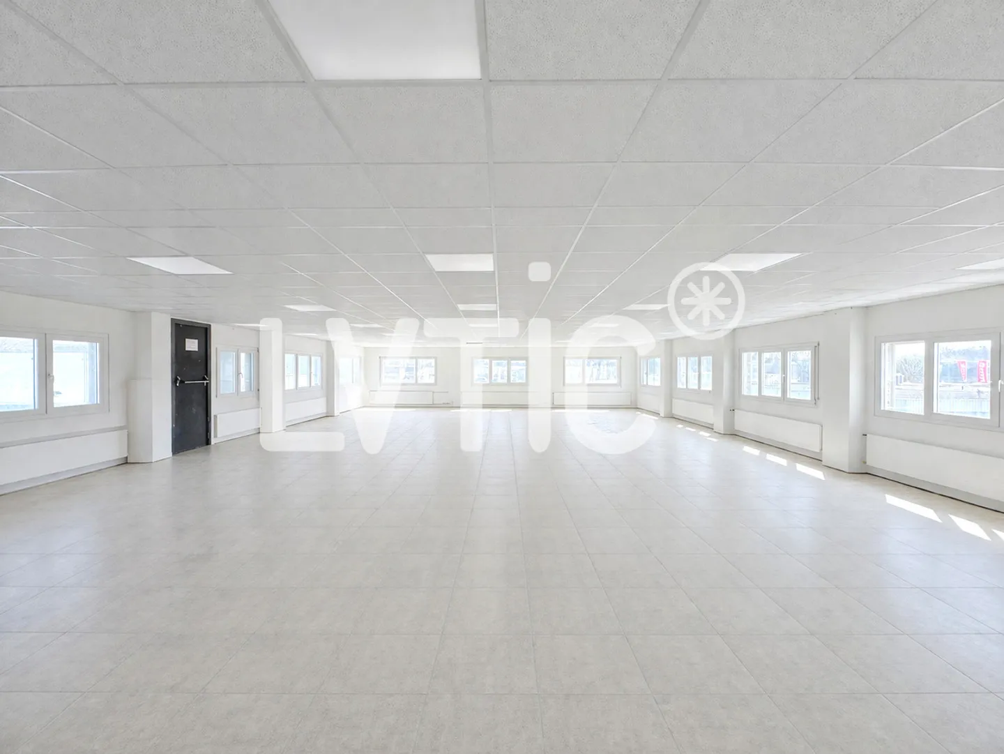 Locali, uffici di 230 m2 e terrazza di 70 m2 in affitto a Yverdon - Foto 1 di 7