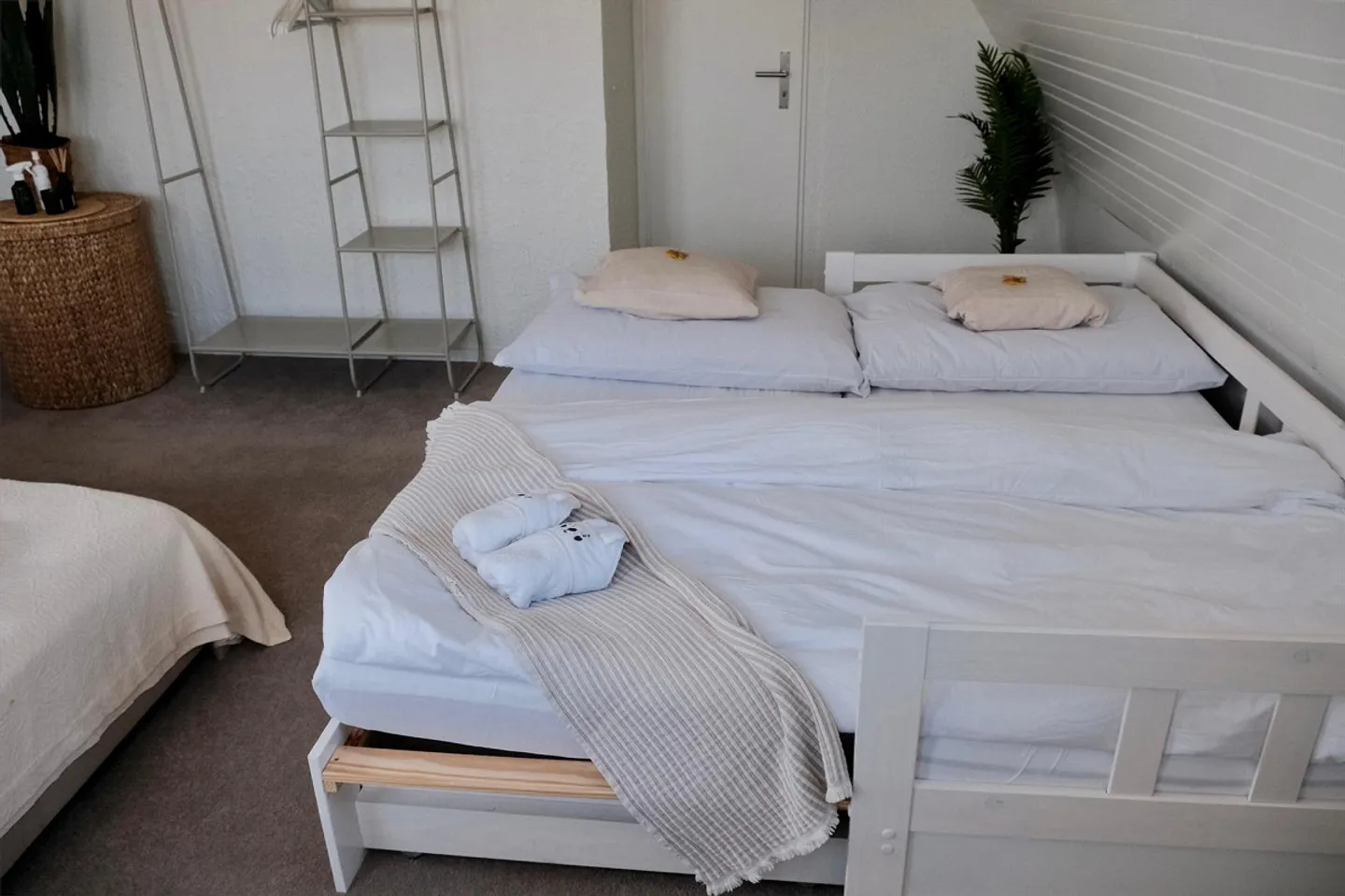 Charming furnished house with lake view in Zurich | Parking - limited - Photo 6 of 28