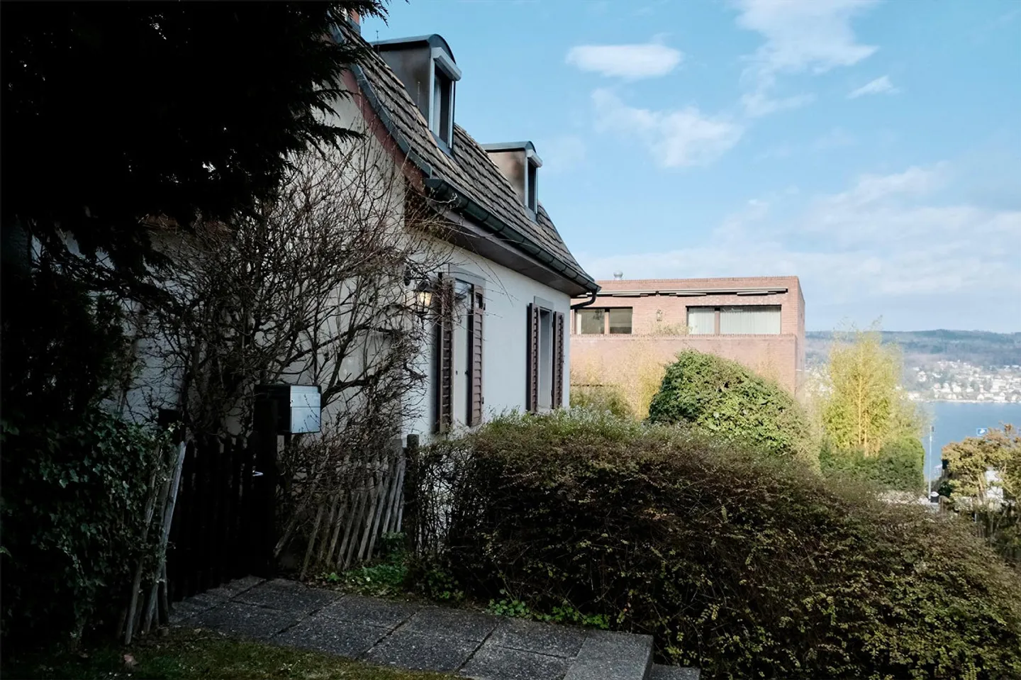 Charming furnished house with lake view in Zurich | Parking - limited - Photo 27 of 28