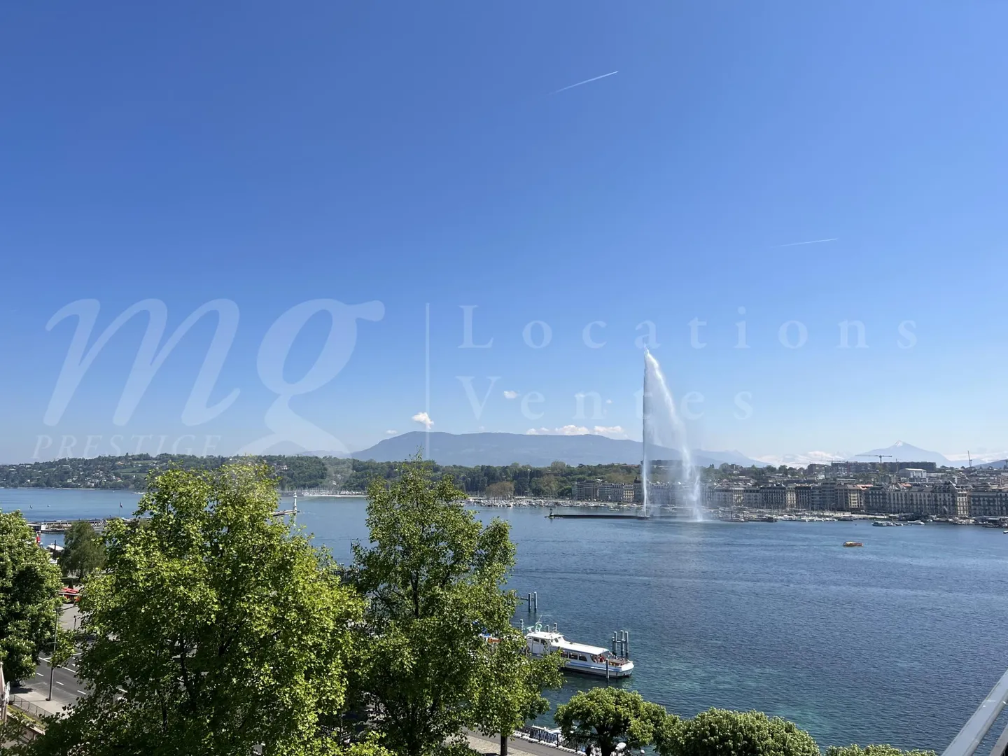 SUPERBO ATTICO DI 170 m2 CON VISTA SUL LAGO ALL'APERTO - Foto 4 di 7