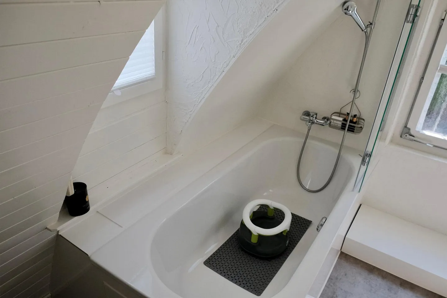 Charming furnished house with lake view in Zurich | Parking - limited - Photo 8 of 28