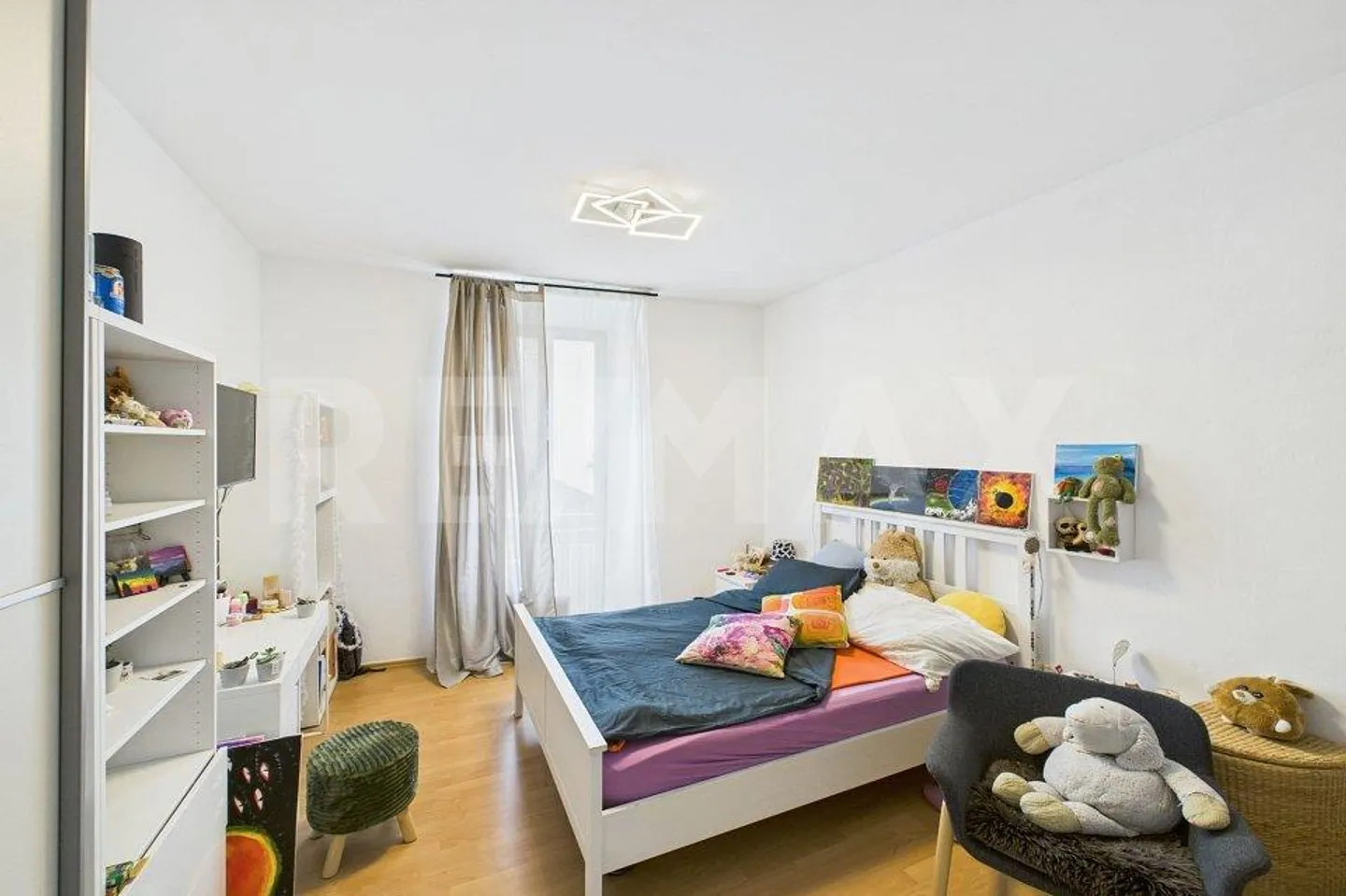Income property in central area - 3 renovated apartments with... - Photo 4 of 7