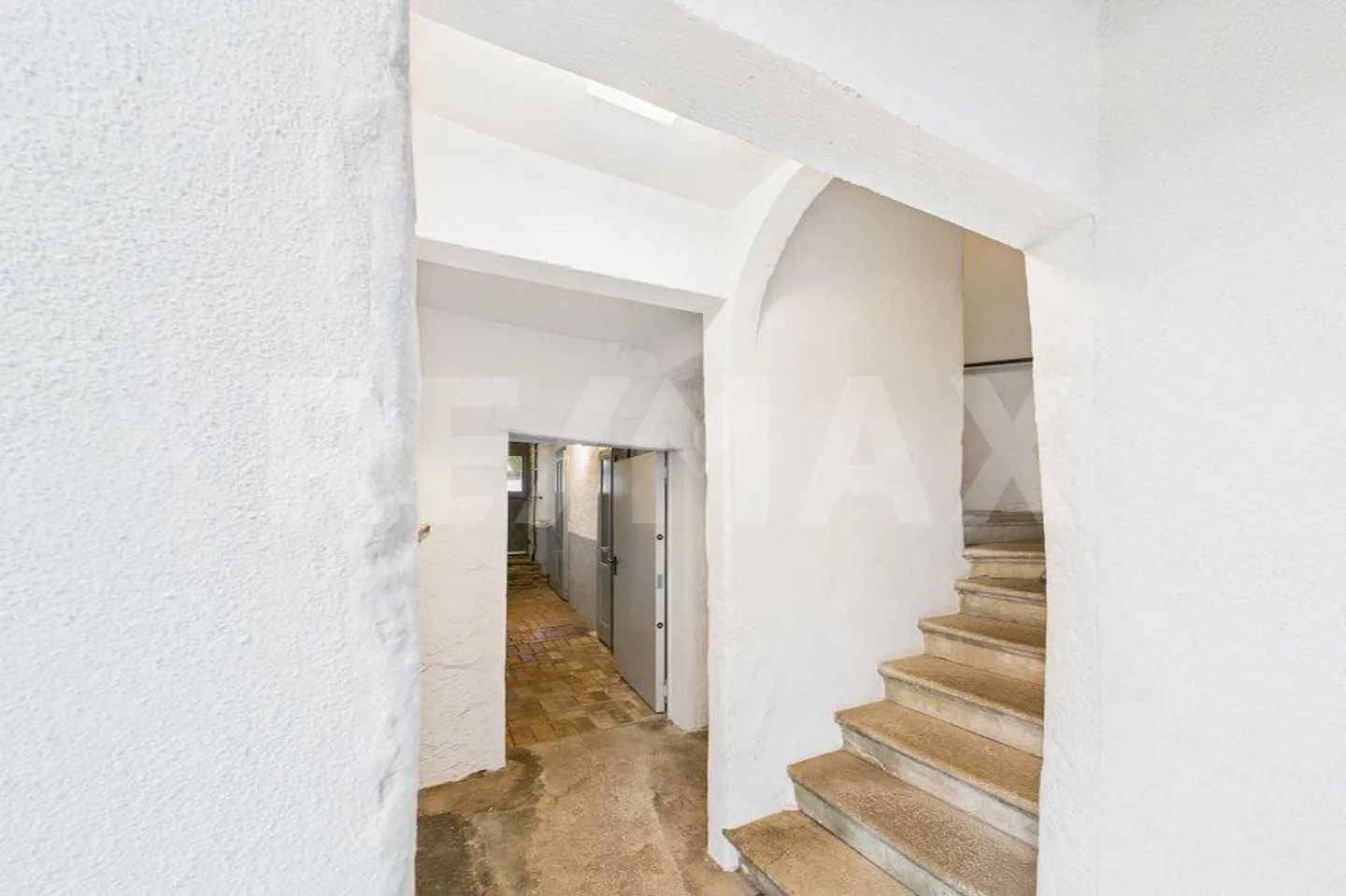 Income property in central area - 3 renovated apartments with... - Photo 5 of 7