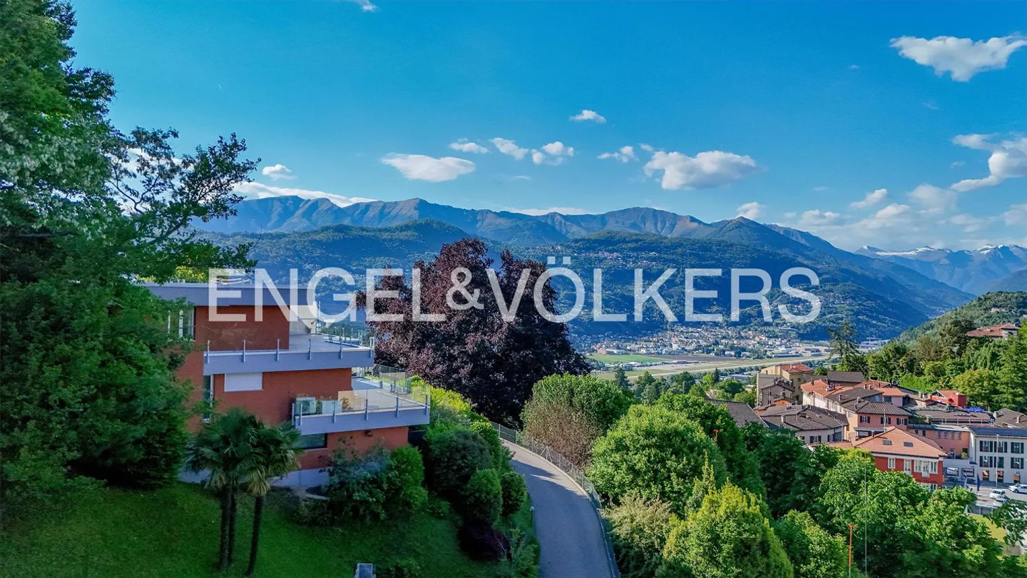 Oasis of peace with terrace and lake view in Montagnola (124) - Photo 2 of 13