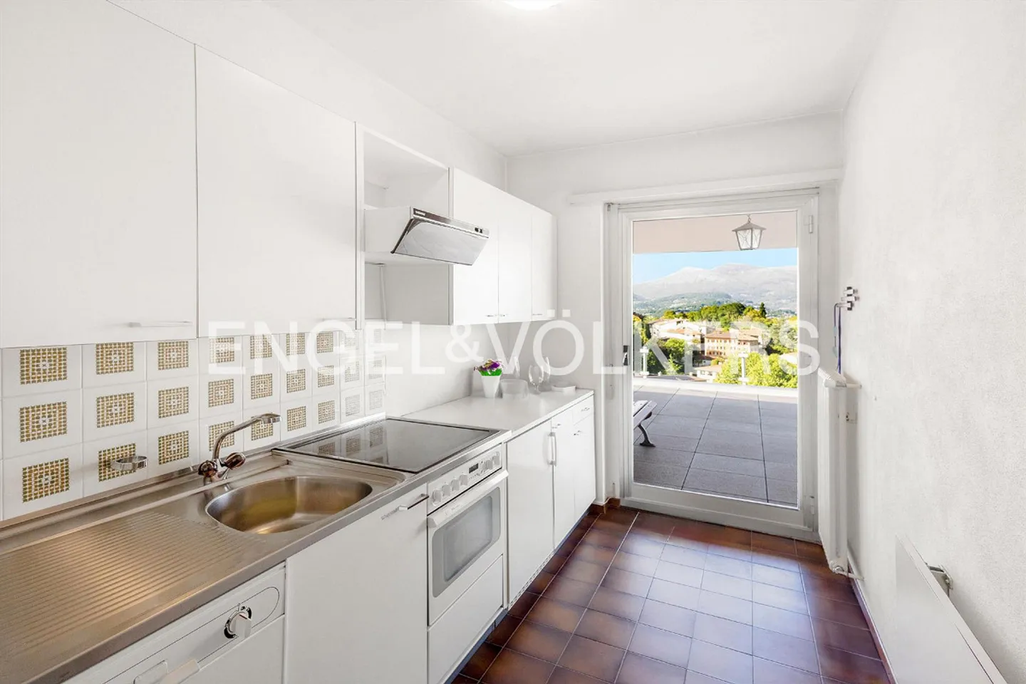 Oasis of peace with terrace and lake view in Montagnola (124) - Photo 8 of 13