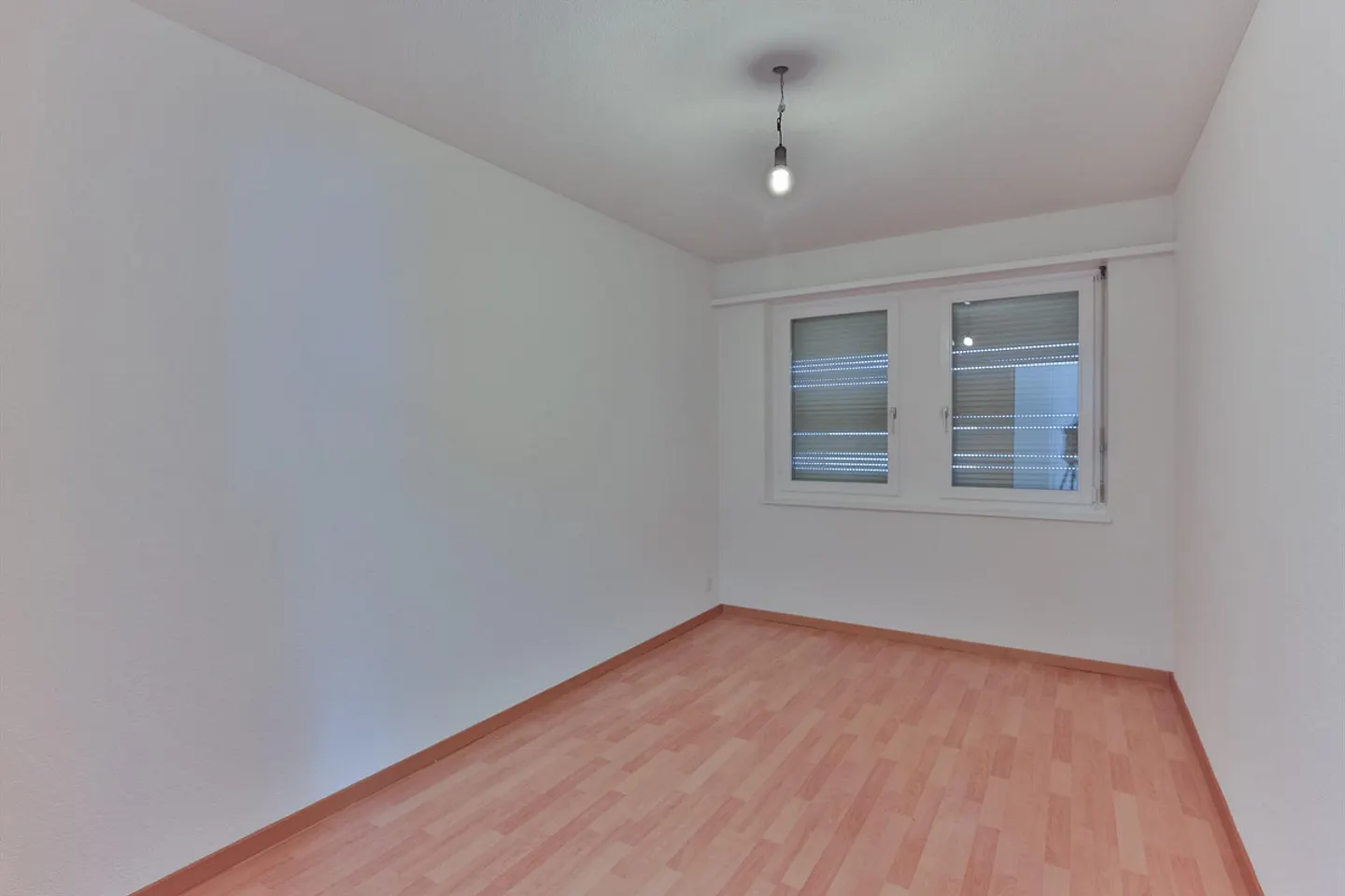 Central, spacious 4½-room apartment - Photo 9 of 10